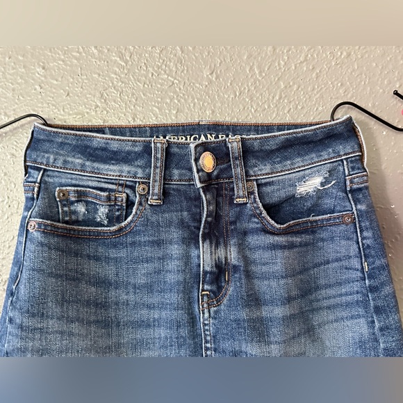 American Eagle Petite Size 00 Mid Waist Raw Hem Blue Denim Jean Mini Skirt NWOT - Picture 4 of 13